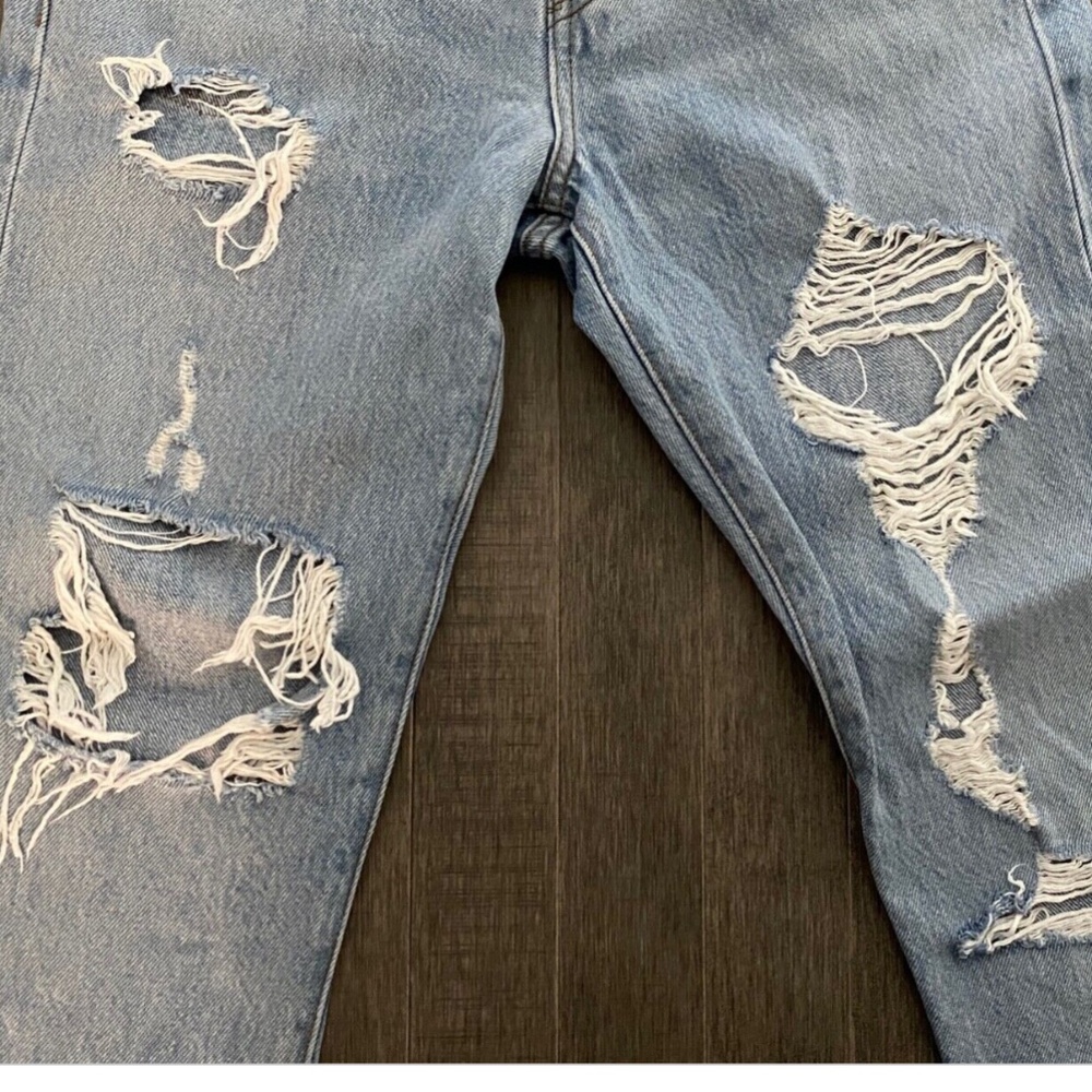 ~ SOLD ~ LN LEVI's Wedgie Light Wash Destructed Raw Hem Denim Jeans 25W, 26L - Picture 4 of 7